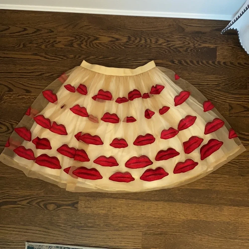 Iconic Alice and Olivia lip skirt tulle embroidered kisses - Picture 7 of 8
